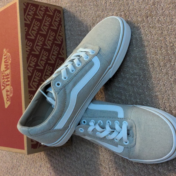VANS NWT Women's Ward Canvas Sneaker in Taupe - Picture 2 of 7